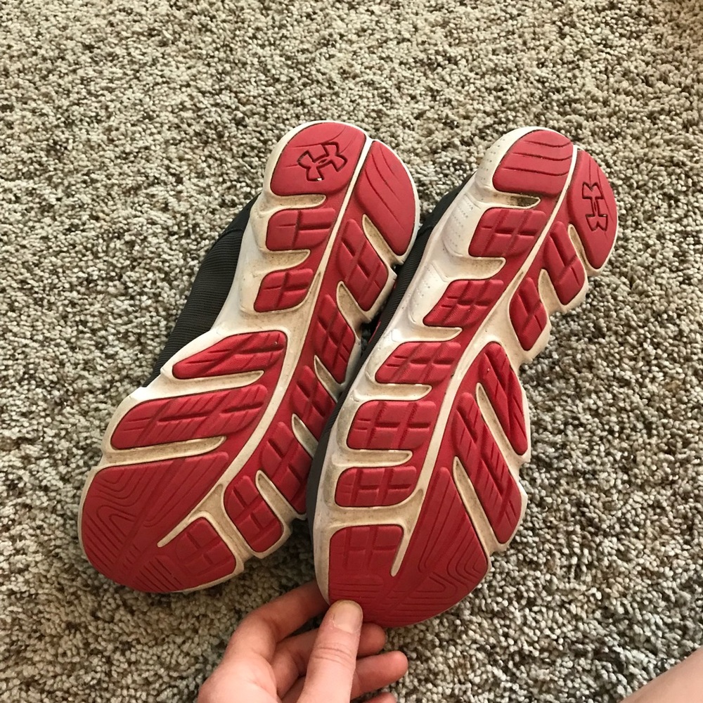 UNDER ARMOR RUNNING SHOES - Picture 2 of 3